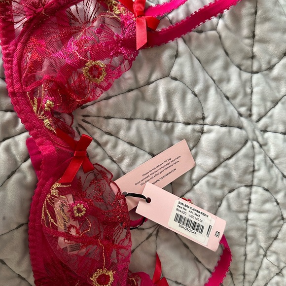 Zuri
Plunge Underwired Bra - Picture 6 of 8